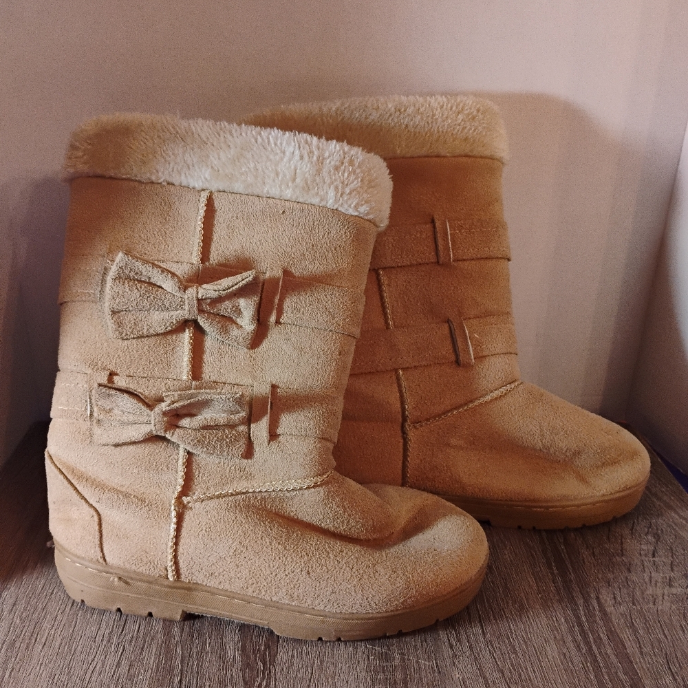 Gina Group LLC Bow Suede Boot